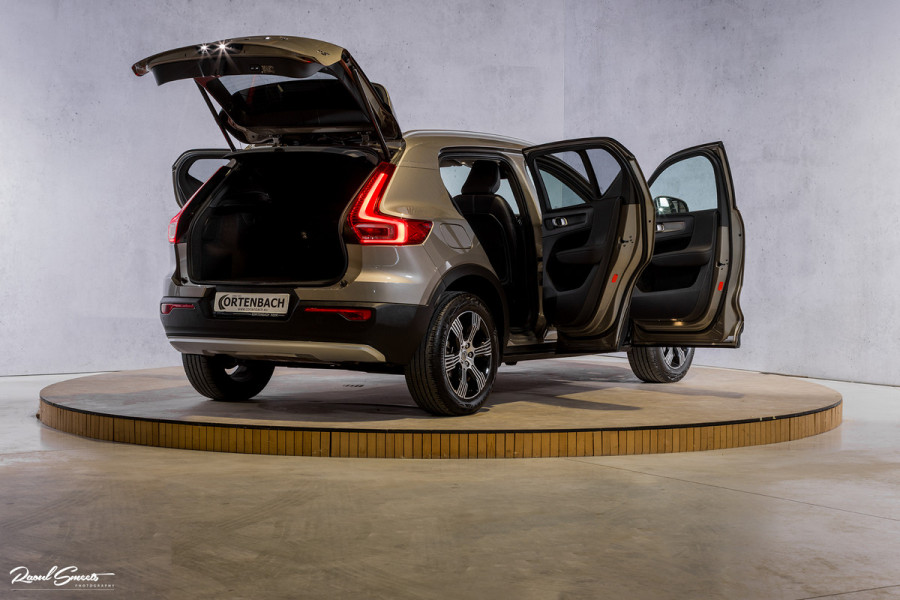 Volvo XC40 1.5 T3 Inscription | Adaptieve cruise | Panorama dak | Zwenkbare trekhaak | Harman Kardon |