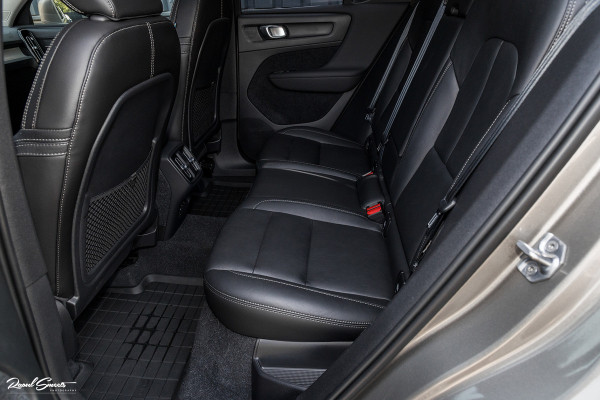 Volvo XC40 1.5 T3 Inscription | Adaptieve cruise | Panorama dak | Zwenkbare trekhaak | Harman Kardon |
