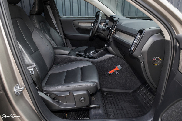 Volvo XC40 1.5 T3 Inscription | Adaptieve cruise | Panorama dak | Zwenkbare trekhaak | Harman Kardon |