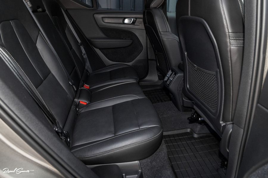 Volvo XC40 1.5 T3 Inscription | Adaptieve cruise | Panorama dak | Zwenkbare trekhaak | Harman Kardon |