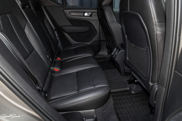 Volvo XC40 1.5 T3 Inscription | Adaptieve cruise | Panorama dak | Zwenkbare trekhaak | Harman Kardon |