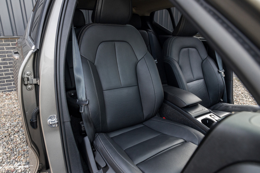 Volvo XC40 1.5 T3 Inscription | Adaptieve cruise | Panorama dak | Zwenkbare trekhaak | Harman Kardon |