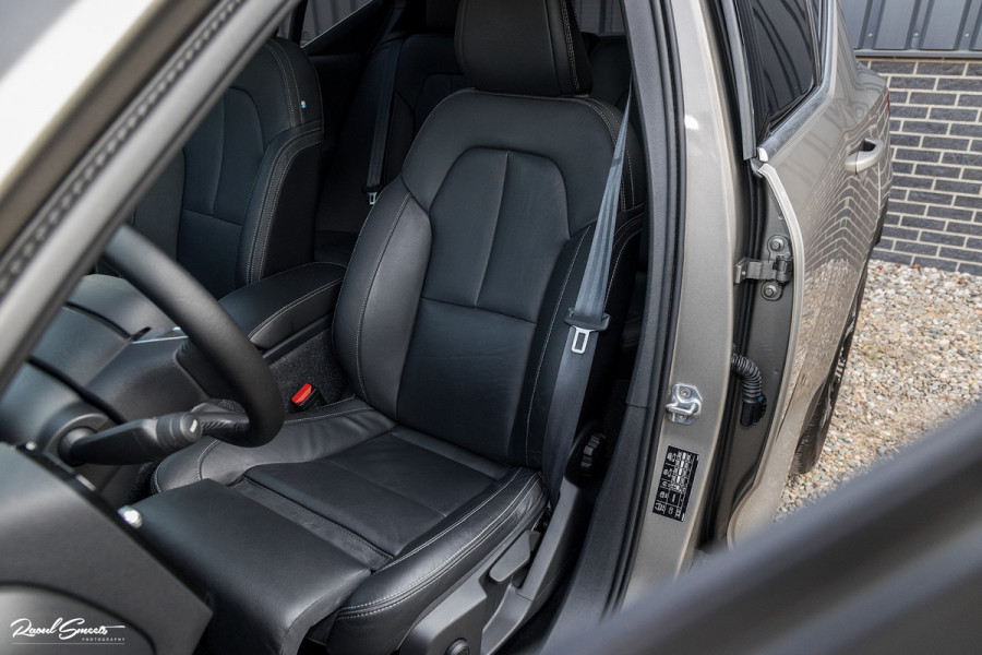 Volvo XC40 1.5 T3 Inscription | Adaptieve cruise | Panorama dak | Zwenkbare trekhaak | Harman Kardon |