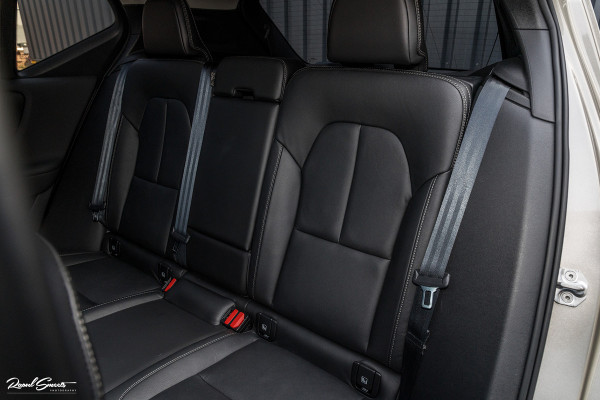Volvo XC40 1.5 T3 Inscription | Adaptieve cruise | Panorama dak | Zwenkbare trekhaak | Harman Kardon |
