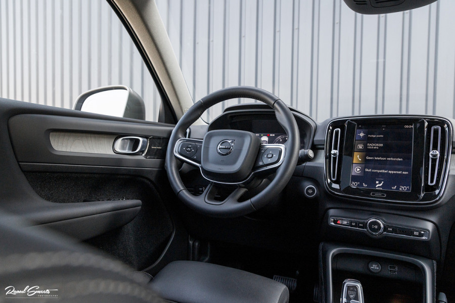 Volvo XC40 1.5 T3 Inscription | Adaptieve cruise | Panorama dak | Zwenkbare trekhaak | Harman Kardon |