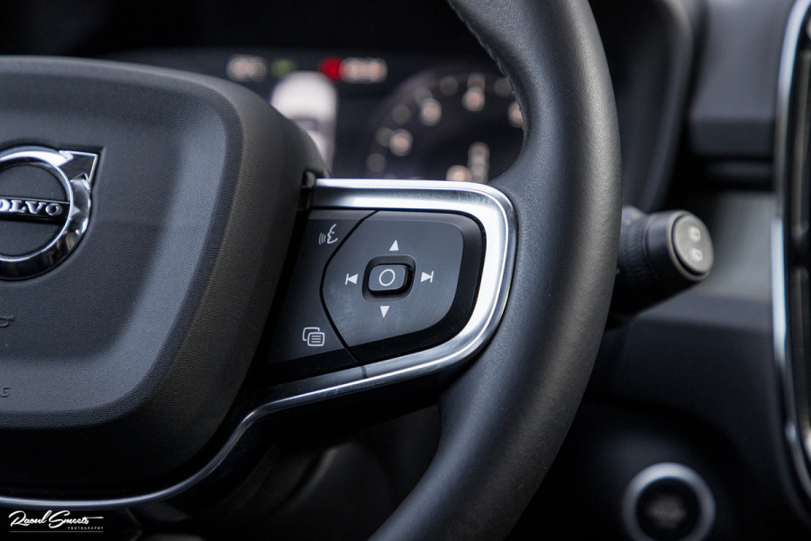 Volvo XC40 1.5 T3 Inscription | Adaptieve cruise | Panorama dak | Zwenkbare trekhaak | Harman Kardon |