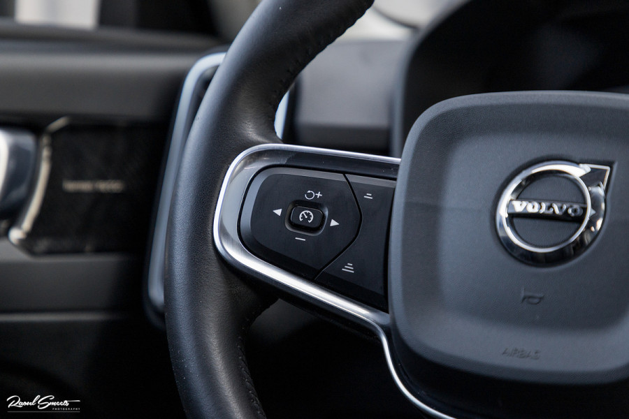 Volvo XC40 1.5 T3 Inscription | Adaptieve cruise | Panorama dak | Zwenkbare trekhaak | Harman Kardon |