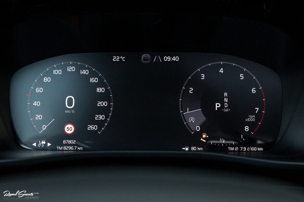 Volvo XC40 1.5 T3 Inscription | Adaptieve cruise | Panorama dak | Zwenkbare trekhaak | Harman Kardon |