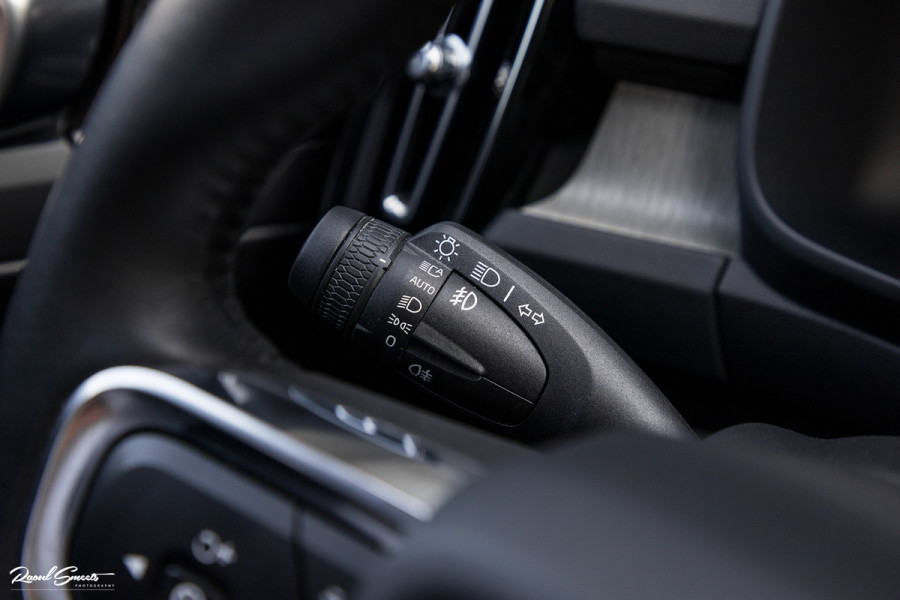 Volvo XC40 1.5 T3 Inscription | Adaptieve cruise | Panorama dak | Zwenkbare trekhaak | Harman Kardon |