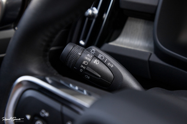 Volvo XC40 1.5 T3 Inscription | Adaptieve cruise | Panorama dak | Zwenkbare trekhaak | Harman Kardon |