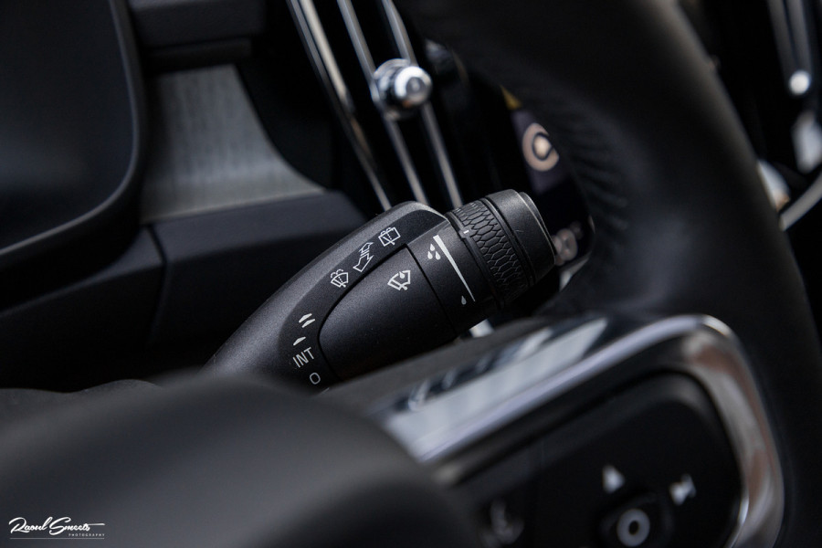 Volvo XC40 1.5 T3 Inscription | Adaptieve cruise | Panorama dak | Zwenkbare trekhaak | Harman Kardon |