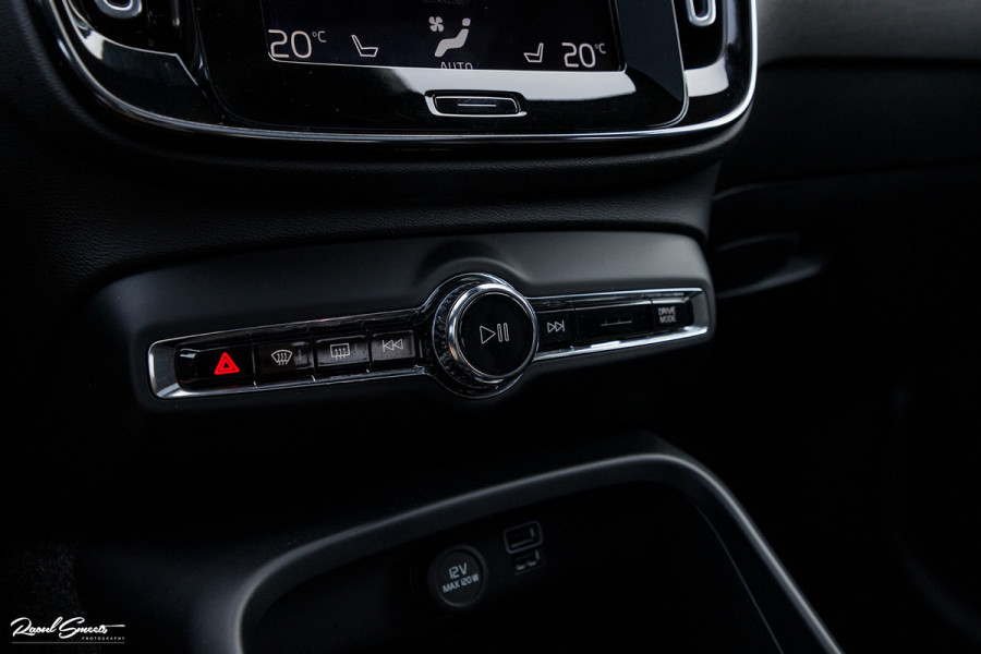 Volvo XC40 1.5 T3 Inscription | Adaptieve cruise | Panorama dak | Zwenkbare trekhaak | Harman Kardon |