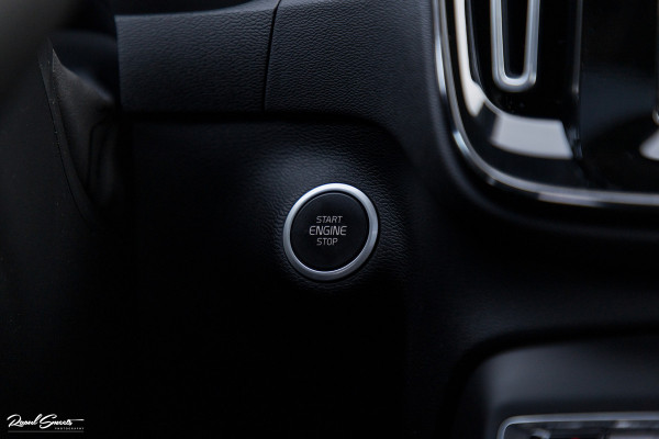 Volvo XC40 1.5 T3 Inscription | Adaptieve cruise | Panorama dak | Zwenkbare trekhaak | Harman Kardon |