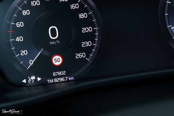 Volvo XC40 1.5 T3 Inscription | Adaptieve cruise | Panorama dak | Zwenkbare trekhaak | Harman Kardon |