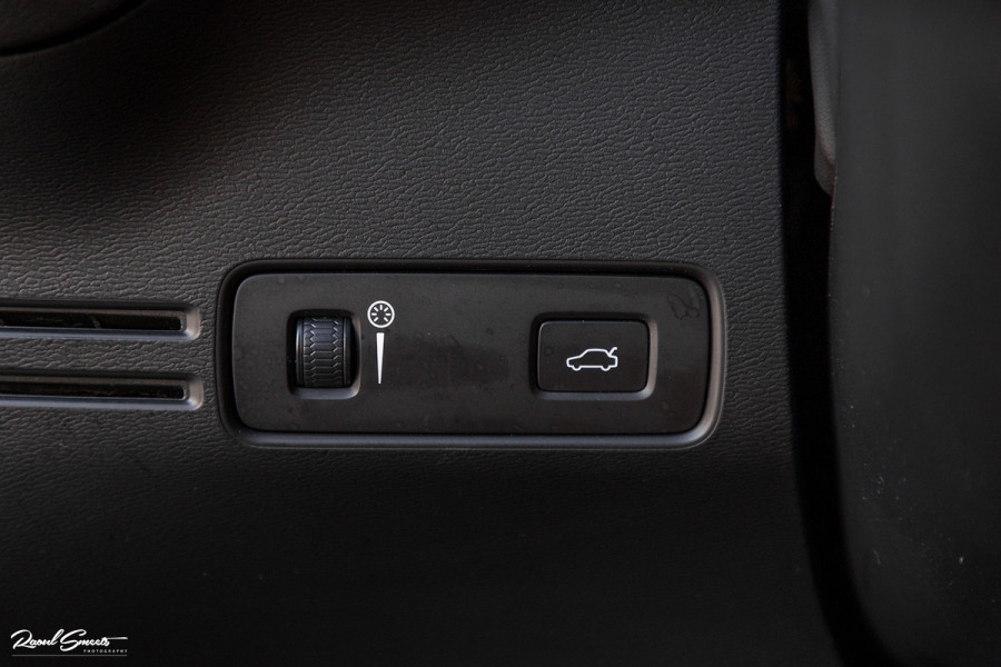 Volvo XC40 1.5 T3 Inscription | Adaptieve cruise | Panorama dak | Zwenkbare trekhaak | Harman Kardon |