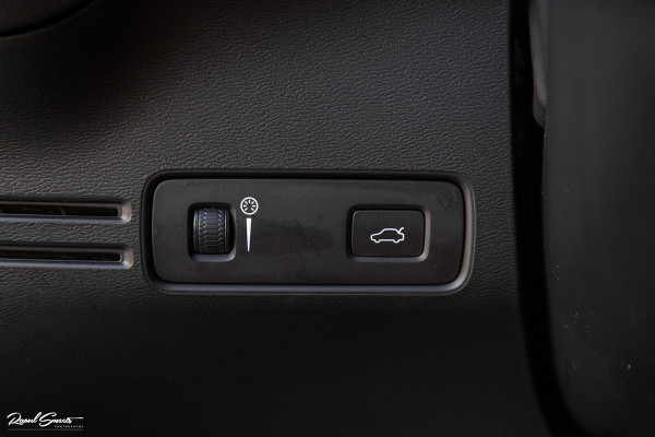 Volvo XC40 1.5 T3 Inscription | Adaptieve cruise | Panorama dak | Zwenkbare trekhaak | Harman Kardon |