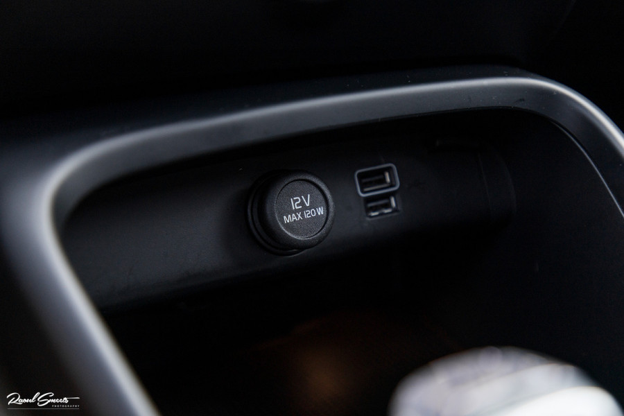 Volvo XC40 1.5 T3 Inscription | Adaptieve cruise | Panorama dak | Zwenkbare trekhaak | Harman Kardon |