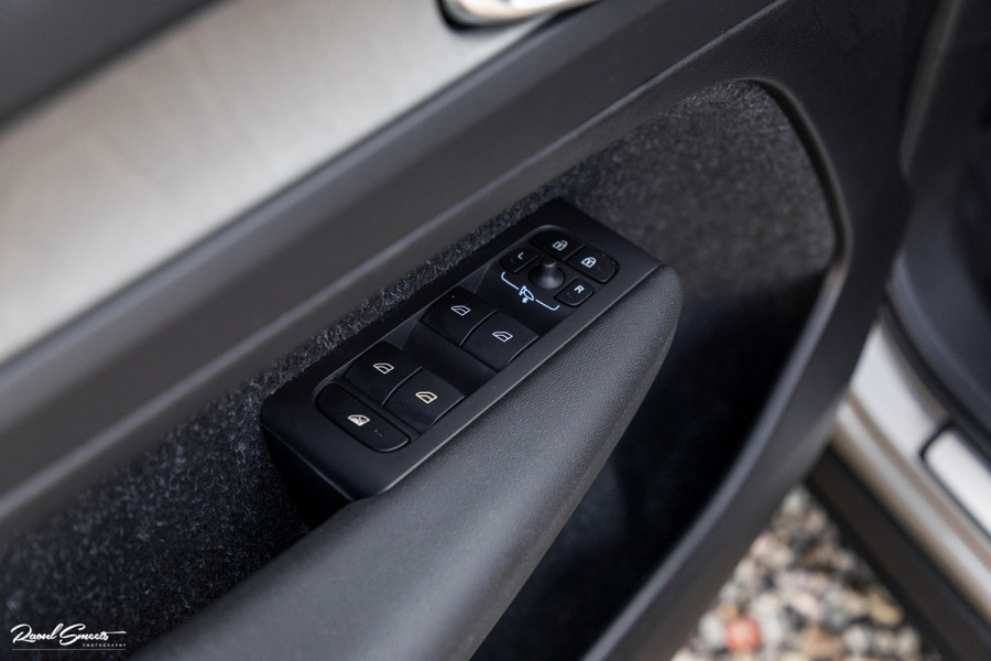Volvo XC40 1.5 T3 Inscription | Adaptieve cruise | Panorama dak | Zwenkbare trekhaak | Harman Kardon |