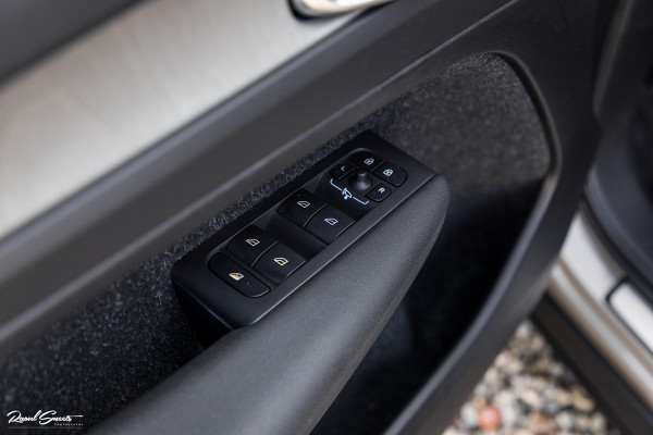 Volvo XC40 1.5 T3 Inscription | Adaptieve cruise | Panorama dak | Zwenkbare trekhaak | Harman Kardon |