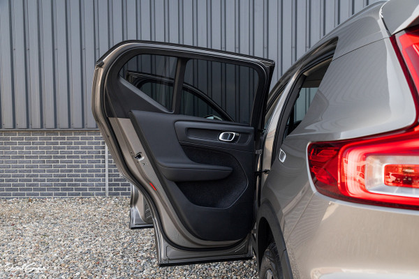 Volvo XC40 1.5 T3 Inscription | Adaptieve cruise | Panorama dak | Zwenkbare trekhaak | Harman Kardon |