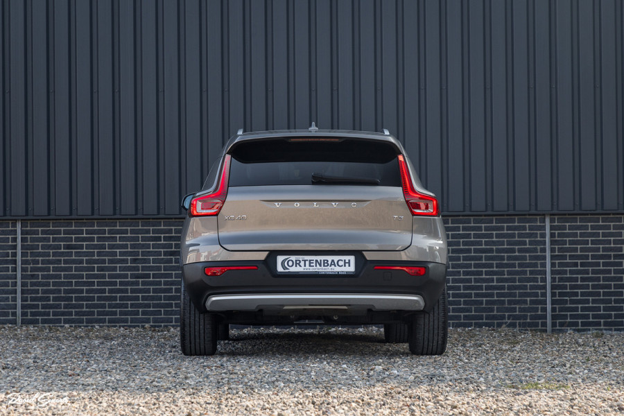 Volvo XC40 1.5 T3 Inscription | Adaptieve cruise | Panorama dak | Zwenkbare trekhaak | Harman Kardon |