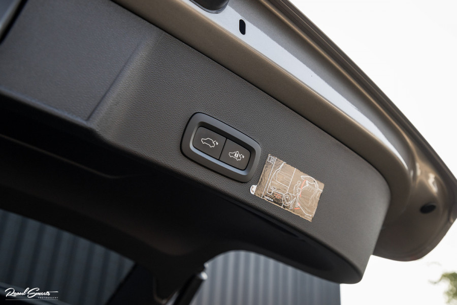 Volvo XC40 1.5 T3 Inscription | Adaptieve cruise | Panorama dak | Zwenkbare trekhaak | Harman Kardon |