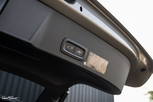 Volvo XC40 1.5 T3 Inscription | Adaptieve cruise | Panorama dak | Zwenkbare trekhaak | Harman Kardon |