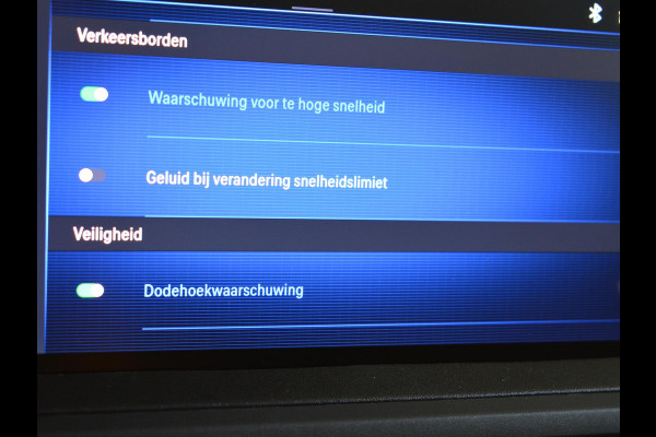 Opel Vivaro Electric L2 75 kWh | 8 jaar garantie | Surround View Pakket | Comfort scheidingswand | dodehoek detectie | 3 zitplaatsen | rijklaarprijs