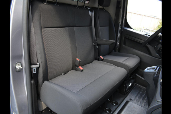 Opel Vivaro Electric L2 75 kWh | 0% Rente | 8 jaar garantie | Surround View Pakket | Comfort scheidingswand | Dodehoek detectie | 3 zitplaatsen | rijklaarprijs