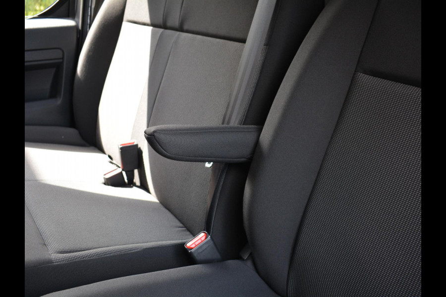 Opel Vivaro Electric L2 75 kWh | 0% Rente | 8 jaar garantie | Surround View Pakket | Comfort scheidingswand | Dodehoek detectie | 3 zitplaatsen | rijklaarprijs