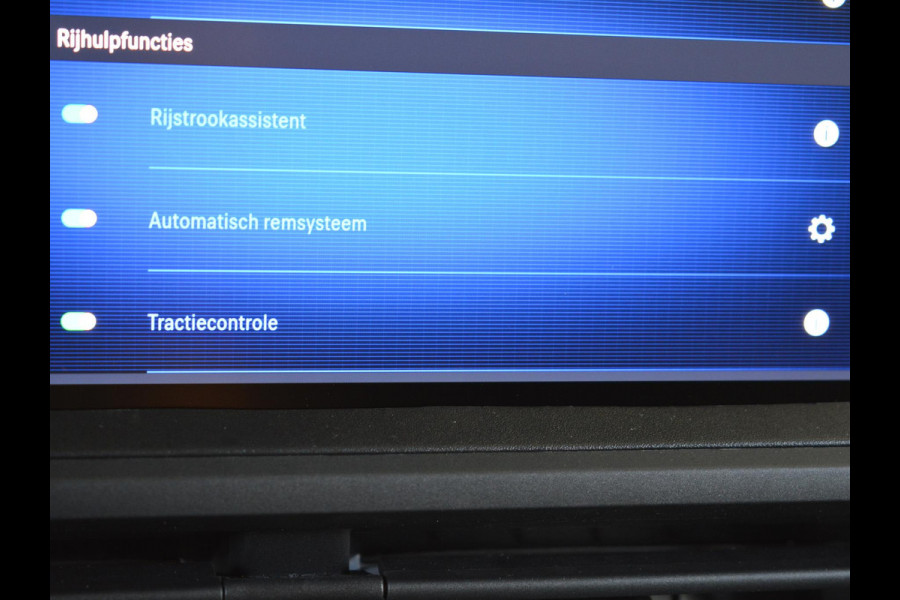 Opel Vivaro Electric L2 75 kWh | 0% Rente | 8 jaar garantie | Surround View Pakket | Comfort scheidingswand | Dodehoek detectie | 3 zitplaatsen | rijklaarprijs