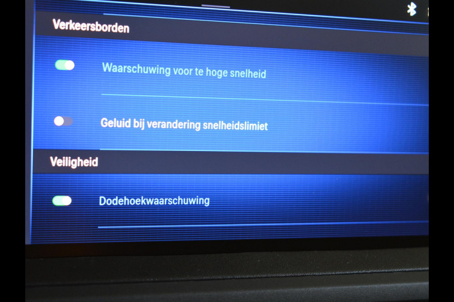 Opel Vivaro Electric L2 75 kWh | 0% Rente | 8 jaar garantie | Surround View Pakket | Comfort scheidingswand | Dodehoek detectie | 3 zitplaatsen | rijklaarprijs