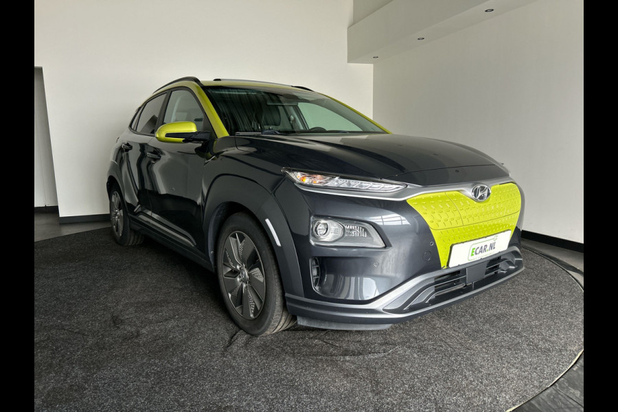 Hyundai Kona EV Premium 64 kWh | Lak in nieuwstaat! | Schuif/kanteldak | Lederen bekleding | Geventileerde en verwambare stoelen