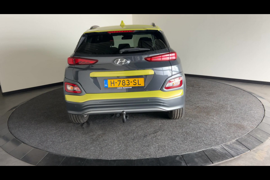 Hyundai Kona EV Premium 64 kWh | Lak in nieuwstaat! | Schuif/kanteldak | Lederen bekleding | Geventileerde en verwambare stoelen