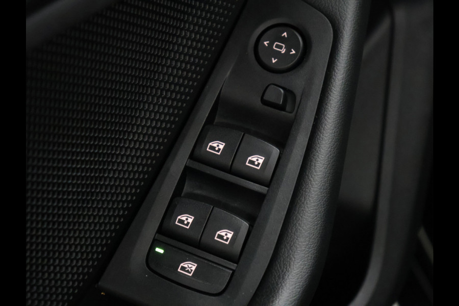 BMW 1-serie 118i Executive Edition [PDC V+A, APPLE CARPLAY, ANDROID AUTO, CRUISE CONTROL, NAVIGATIE, AUTOMATISCHE AIRCO, LED, NIEUWSTAAT]