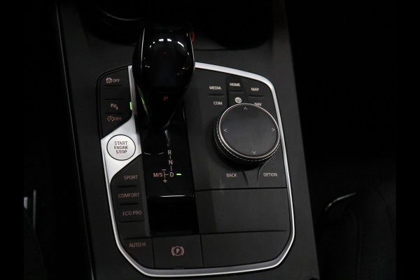 BMW 1-serie 118i Executive Edition [PDC V+A, APPLE CARPLAY, ANDROID AUTO, CRUISE CONTROL, NAVIGATIE, AUTOMATISCHE AIRCO, LED, NIEUWSTAAT]