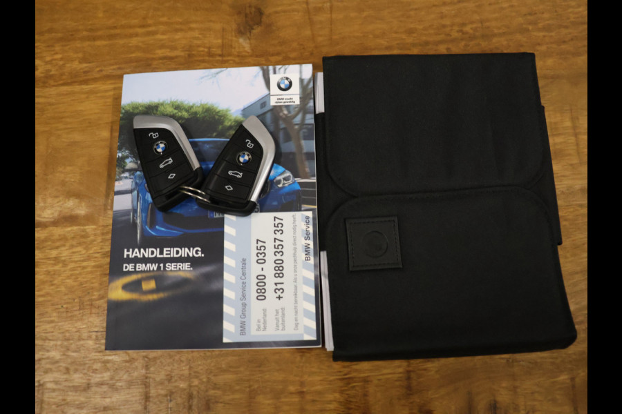 BMW 1-serie 118i Executive Edition [PDC V+A, APPLE CARPLAY, ANDROID AUTO, CRUISE CONTROL, NAVIGATIE, AUTOMATISCHE AIRCO, LED, NIEUWSTAAT]
