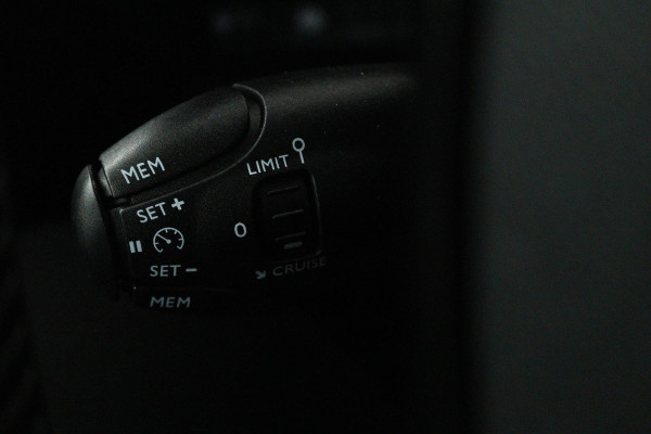 Peugeot 208 1.2 PureTech Blue Lease Active (PARKEERSENSOREN, CRUISE CONTROL, NAVIGATIE, BLUETOOTH, NL-AUTO, GOED ONDERHOUDEN)
