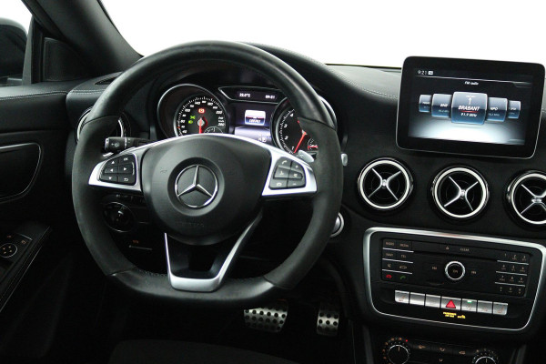 Mercedes-Benz CLA-Klasse Shooting Brake 180 Business Solution AMG (PANORAMADAK, TREKHAAK, STOELVERWARMING, CAMERA, NAVIGATIE)