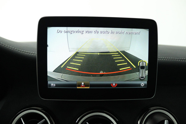 Mercedes-Benz CLA-Klasse Shooting Brake 180 Business Solution AMG (PANORAMADAK, TREKHAAK, STOELVERWARMING, CAMERA, NAVIGATIE)