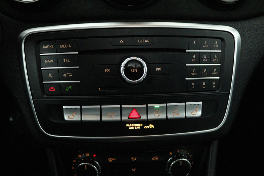 Mercedes-Benz CLA-Klasse Shooting Brake 180 Business Solution AMG (PANORAMADAK, TREKHAAK, STOELVERWARMING, CAMERA, NAVIGATIE)
