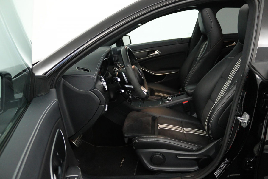 Mercedes-Benz CLA-Klasse Shooting Brake 180 Business Solution AMG (PANORAMADAK, TREKHAAK, STOELVERWARMING, CAMERA, NAVIGATIE)
