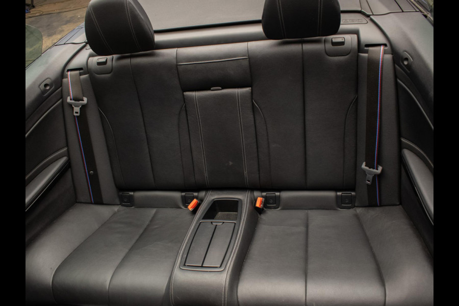 BMW 4 Serie Cabrio 430i High Executive M PAKKET (APPLE CARPLAY,NAVI,LED,XENON,ELETRISCHE STOELEN,LEDER,CAMERA,PDC,NETTESTAAT)