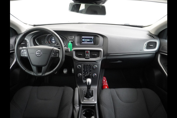 Volvo V40 2.0T Dual-Ecc Pdc 16" Licht-Regensensor Cruise Bluetooth Momentum Autonomous Emergency Braking Brake Assist System Privacy Glas Isofix  1500kg Trekvermogen! hoofdsteunen anti-whiplash Bots herkenning systeem EURO6