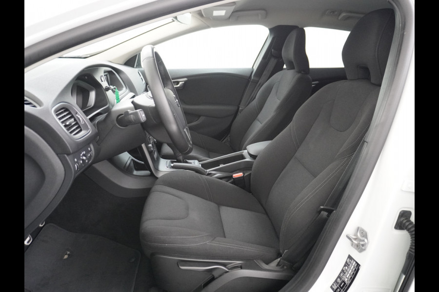 Volvo V40 2.0T Dual-Ecc Pdc 16" Licht-Regensensor Cruise Bluetooth Momentum Autonomous Emergency Braking Brake Assist System Privacy Glas Isofix  1500kg Trekvermogen! hoofdsteunen anti-whiplash Bots herkenning systeem EURO6