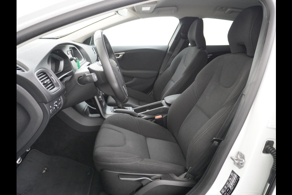 Volvo V40 2.0T Dual-Ecc Pdc 16" Licht-Regensensor Cruise Bluetooth Momentum Autonomous Emergency Braking Brake Assist System Privacy Glas Isofix  1500kg Trekvermogen! hoofdsteunen anti-whiplash Bots herkenning systeem EURO6