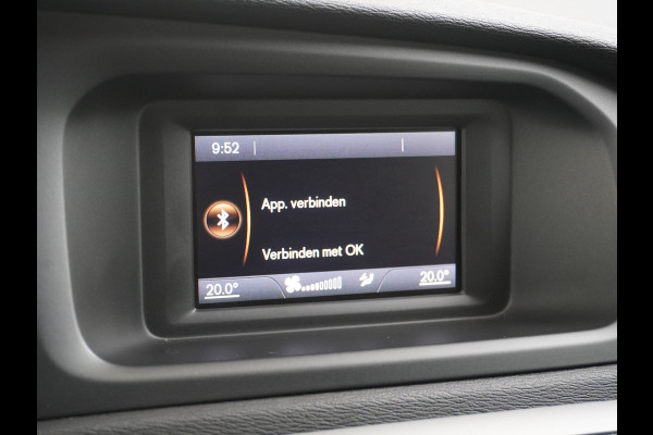 Volvo V40 2.0T Dual-Ecc Pdc 16" Licht-Regensensor Cruise Bluetooth Momentum Autonomous Emergency Braking Brake Assist System Privacy Glas Isofix  1500kg Trekvermogen! hoofdsteunen anti-whiplash Bots herkenning systeem EURO6