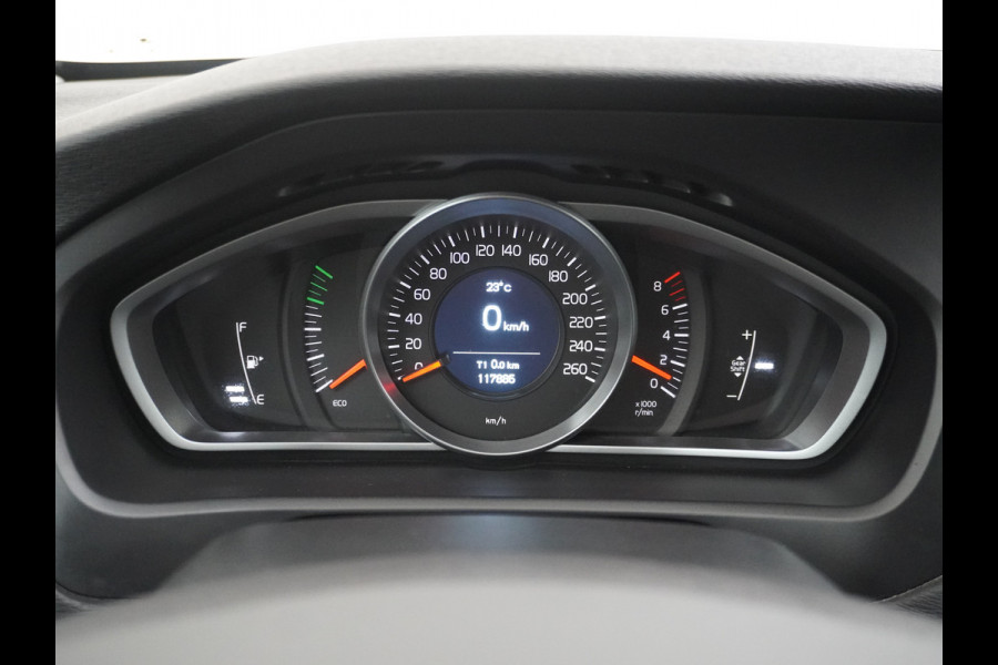 Volvo V40 2.0T Dual-Ecc Pdc 16" Licht-Regensensor Cruise Bluetooth Momentum Autonomous Emergency Braking Brake Assist System Privacy Glas Isofix  1500kg Trekvermogen! hoofdsteunen anti-whiplash Bots herkenning systeem EURO6