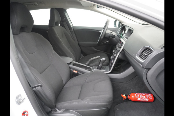 Volvo V40 2.0T Dual-Ecc Pdc 16" Licht-Regensensor Cruise Bluetooth Momentum Autonomous Emergency Braking Brake Assist System Privacy Glas Isofix  1500kg Trekvermogen! hoofdsteunen anti-whiplash Bots herkenning systeem EURO6