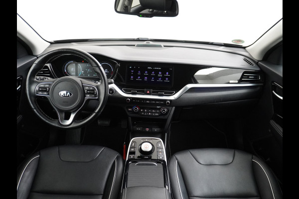 Kia e-Niro 64kWh 204PK Leder ExecutiveLine Adap.Cruise JBL®-Sound Navi Ecc Apple Carplay/Android Auto DAB Stoelverwarming+Ventilatie+Memory Warmtepomp Stuurverwarming Bluetooth Led Lmv Rijstrooksensor Origineel Nederlandse Auto Dealeronderhouden 48.000 nieuw! 1e Eigenaar